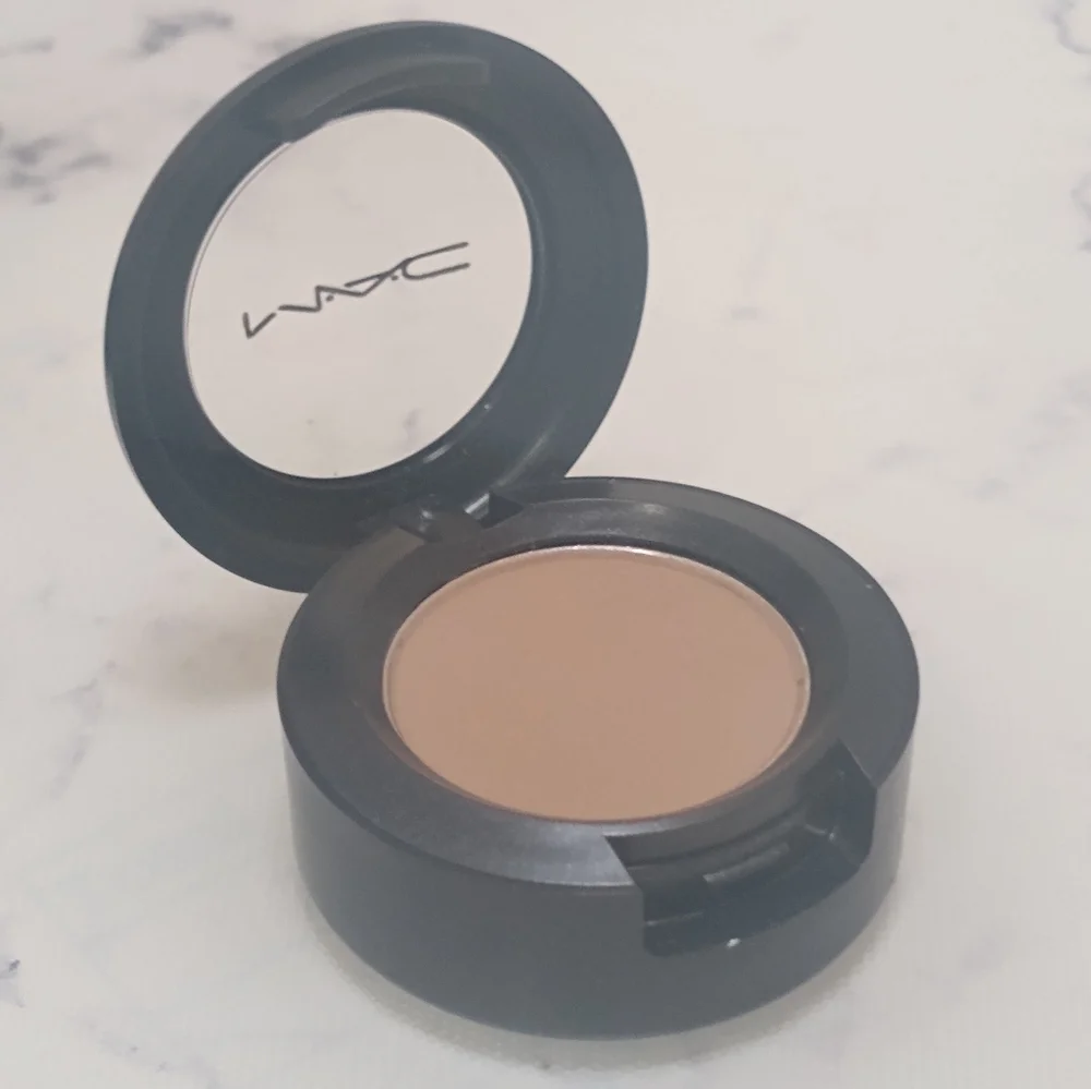 Mac Omega Matte Eye Shadow